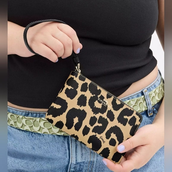 Coach Corner Zip Wristlet With Leopard Print - Picture 3 of 6